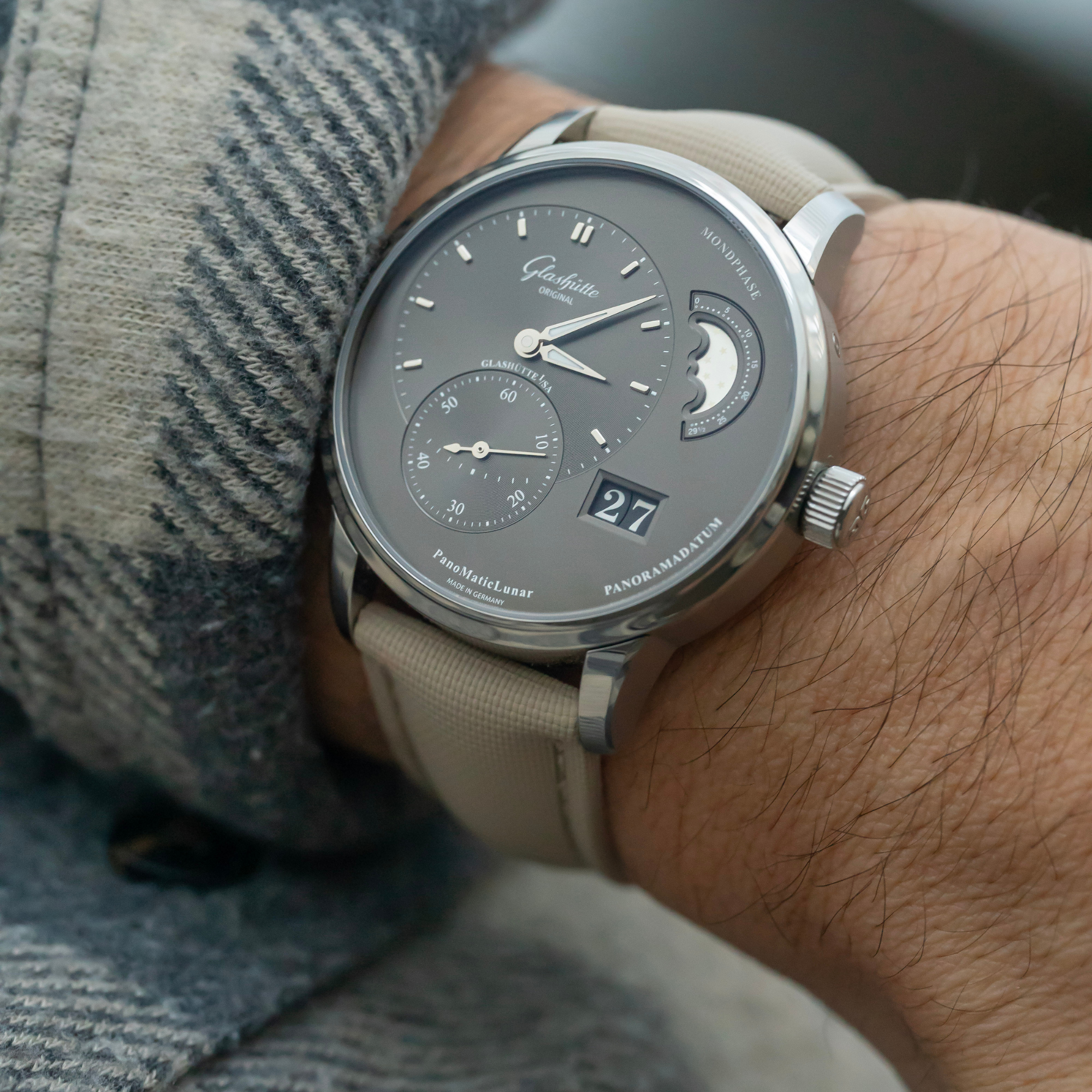 Loop-less™ HydroFlex™ | Titan Dune Edition | Beige Strap with Beige Stitching